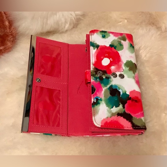 Floral Wallet With Multiple Pockets And Adjustable Snap Closure - Picture 3 of 5